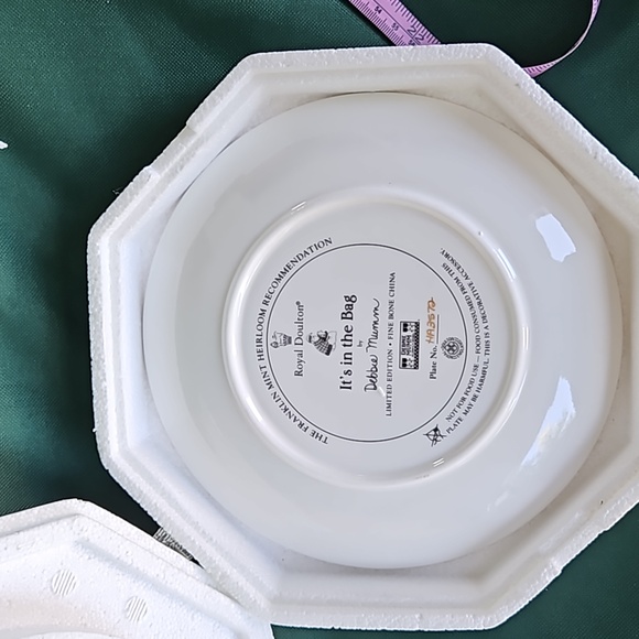 Royal Doulton Debbie Mumm Christmas Plate - Picture 2 of 4